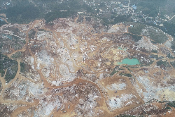 白色大理石矿山